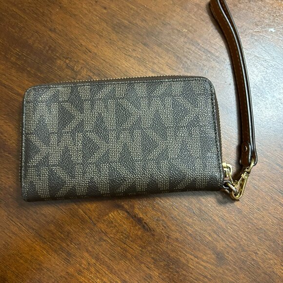 Michael Kors Signature Logo Smartphone Wristlet Wallet – Brown/Gold - Picture 2 of 6